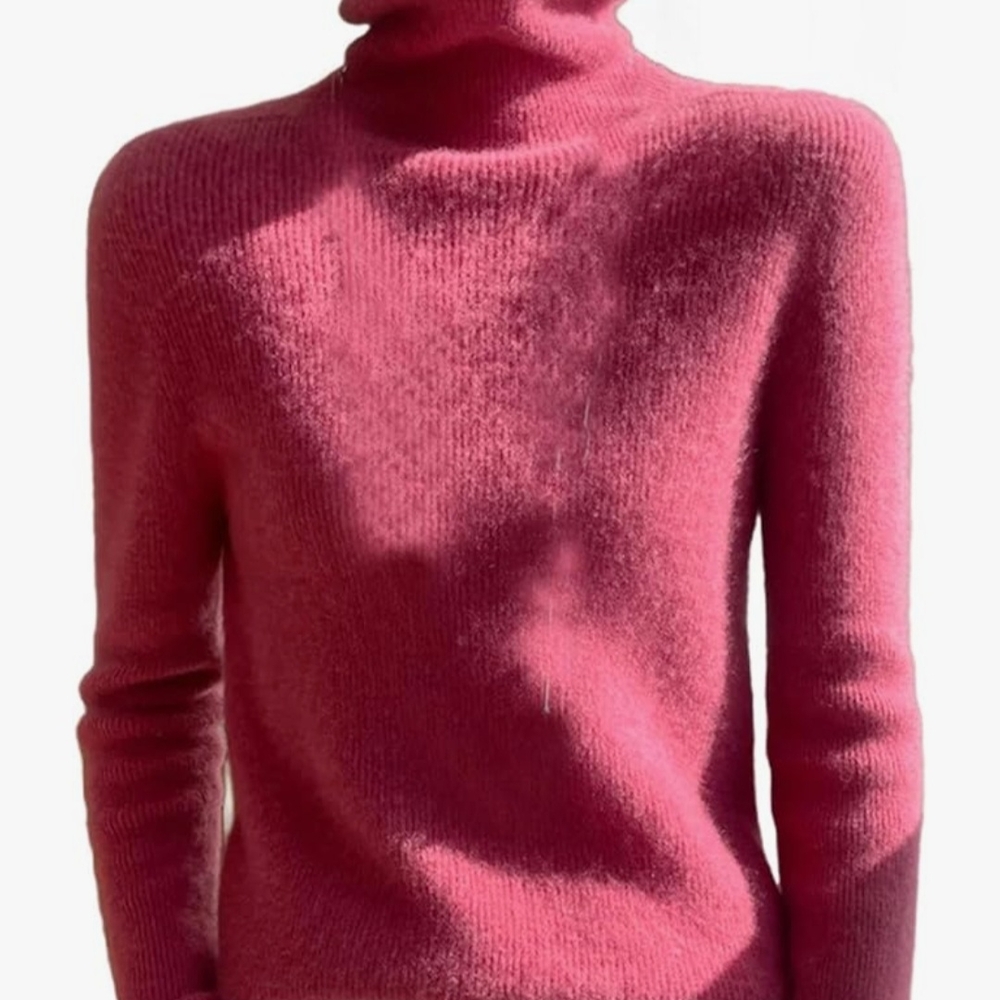 CASHMERE RASBERRY COLORED TURTLENECK LONG SLEEVE SWEATER. NWT